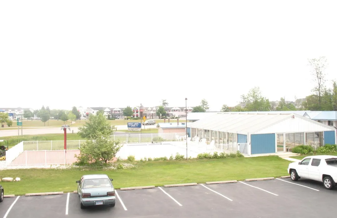 Great Lakes Inn Mackinaw City-1
